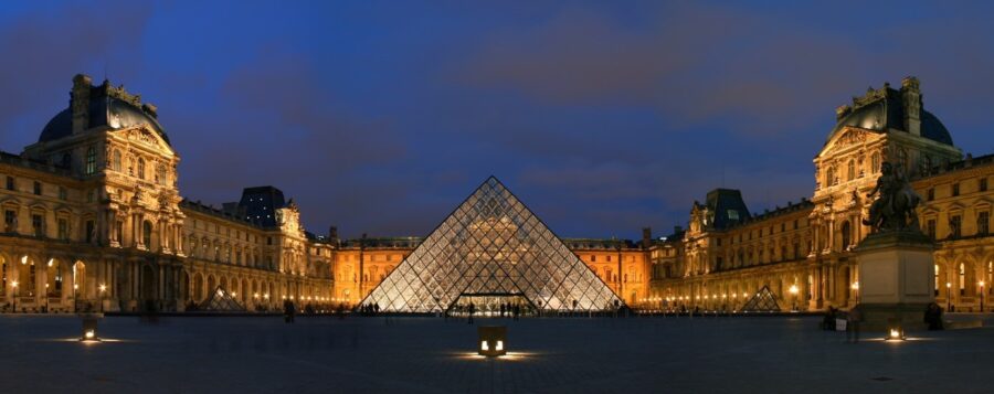 Louvre Glaspyramide 
