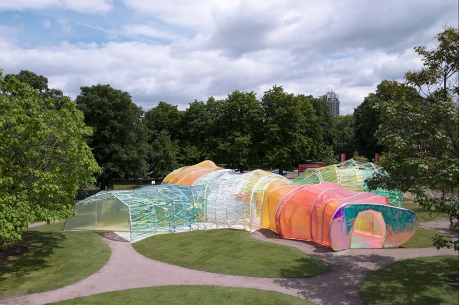 Serpentine Pavilion visar hur man kan använda plast för att bygga