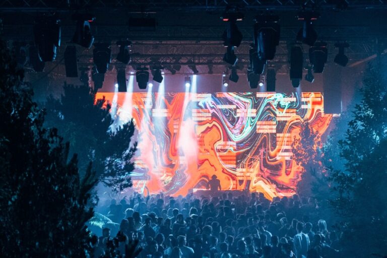 Geothermal dance club